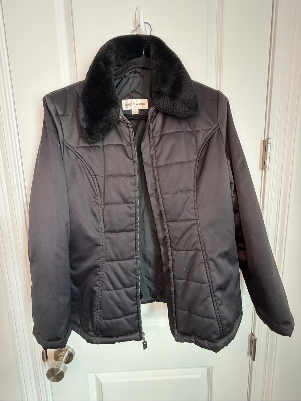 Jones New York Black Quilted Puffer Jacket with Faux Fur Collar
